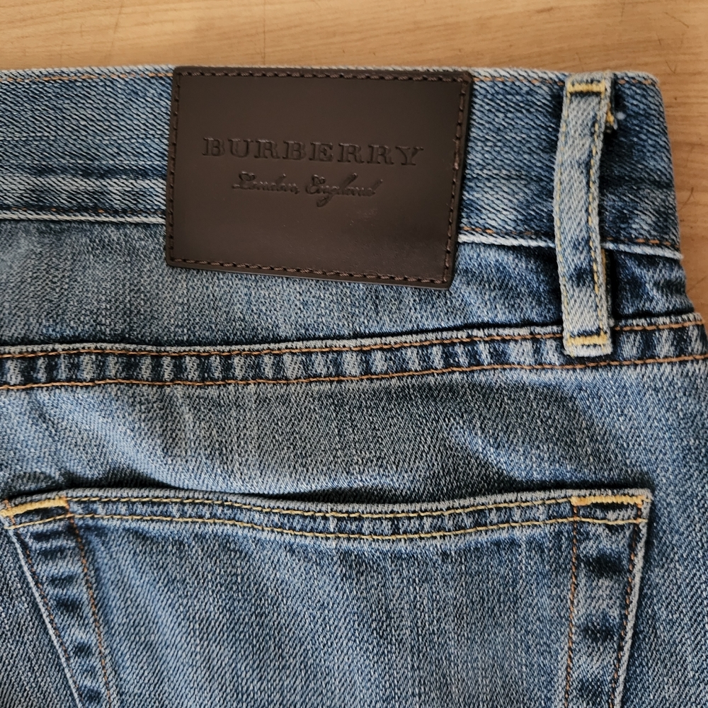 Burberry Men's Slim Fit Washed Jeans 31x32 - Picture 12 of 15